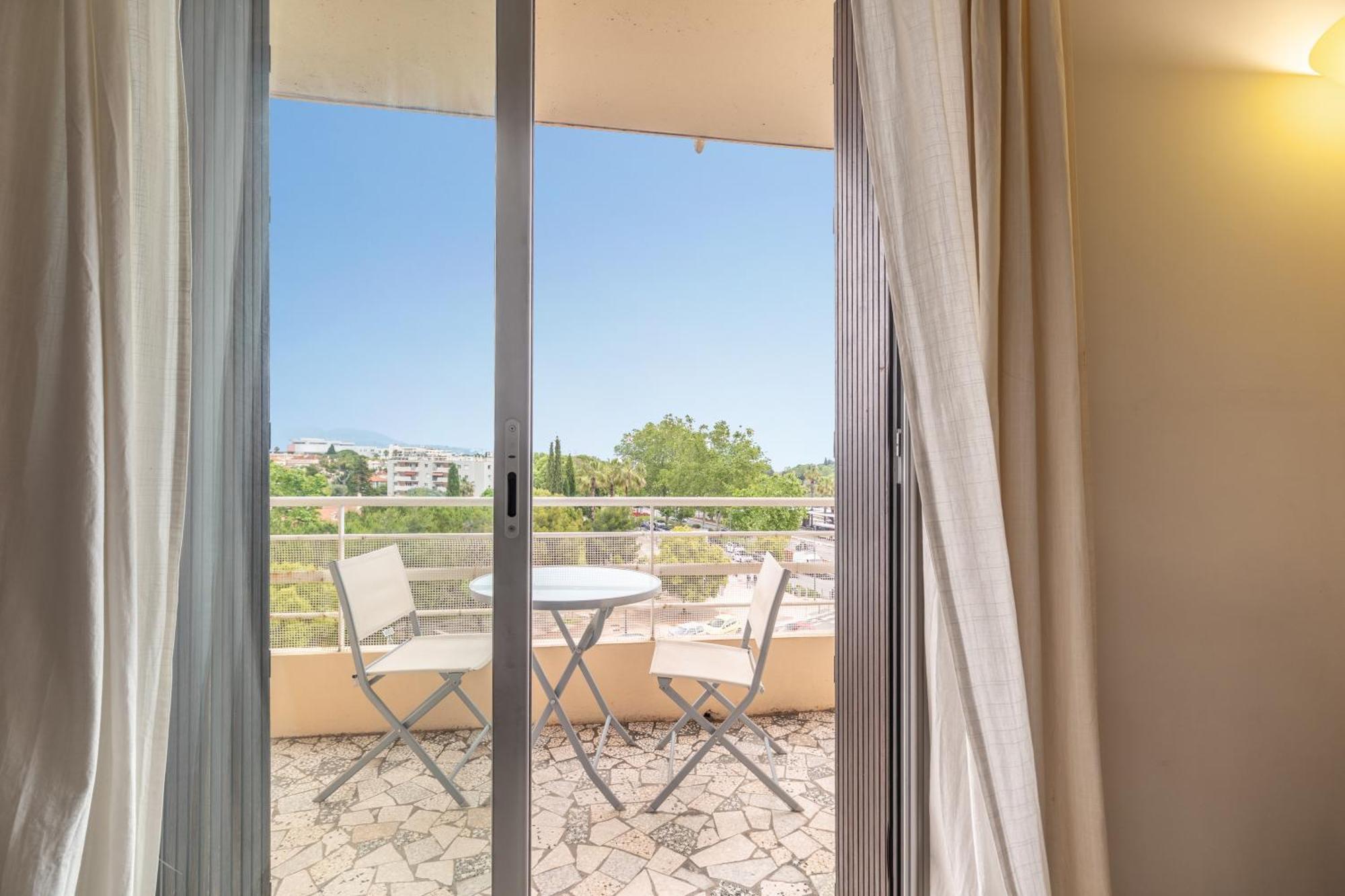Vue Mer, Terrasse, 5 Min Du Centre Antibes